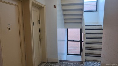 Commuter's Dream - Steps from 7-Train, LIRR, and Global Dining - photo 8