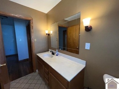 Charming 4-bedroom home! Corner lot, very spacious, large - photo 29