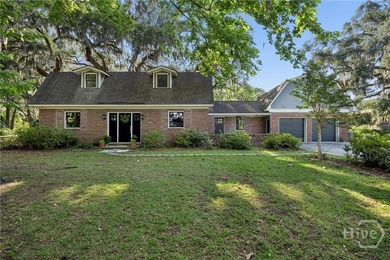 Some properties have a yard. This one has an ESTATE. Tucked on 2 - photo 3