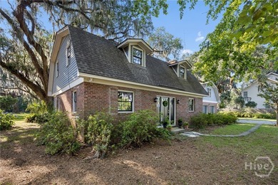 Some properties have a yard. This one has an ESTATE. Tucked on 2 - photo 4