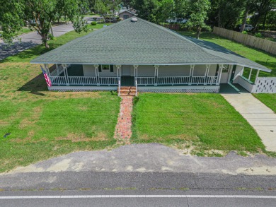 Lake DeFuniak Home For Sale in Defuniak Springs Florida