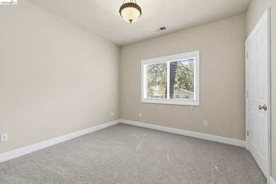 Welcome to 20686 Crest Pine Easement. Well- maintained, fully - photo 16