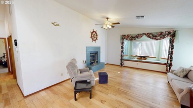 IMMACULATELY maintained home near Harris Beach, and in a quiet - photo 4