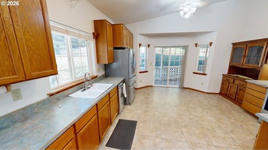 IMMACULATELY maintained home near Harris Beach, and in a quiet - photo 9