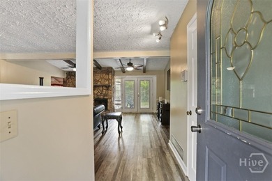 Welcome to Largo Wood! Welcome home to this beautifully updated - photo 3