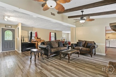 Welcome to Largo Wood! Welcome home to this beautifully updated - photo 4