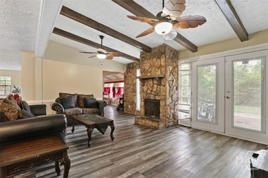 Welcome to Largo Wood! Welcome home to this beautifully updated - photo 5