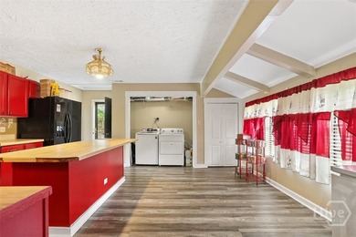 Welcome to Largo Wood! Welcome home to this beautifully updated - photo 8