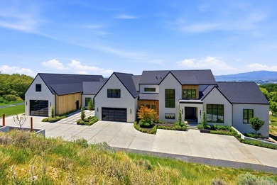 Make your way up a private lane to an exceptional modern estate - photo 2
