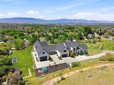 Make your way up a private lane to an exceptional modern estate - photo 4