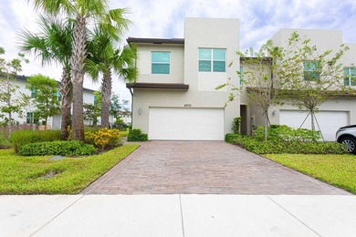 (private lake, pond, coastal) Townhome/Townhouse For Sale in Lake Worth Florida