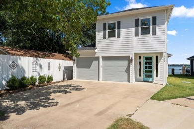 Welcome to 162 Palisade Drive in Mabank, a beautifully - Lake Home For Sale in Mabank, Texas