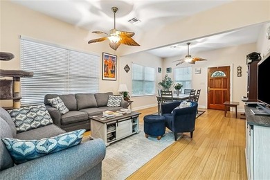 Cozy Cottage in Lakeview on Milne, walking distance to popular - photo 3