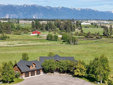 One-of-a-kind equestrian estate. Two homes sitting on two - photo 3