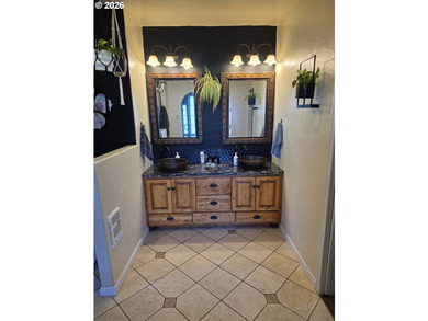 4 bed 2.5 baths stucco home, on 4.52 acres built is 2004e see - photo 15
