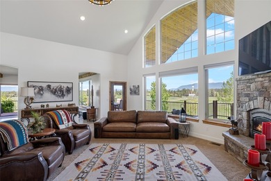 One-of-a-kind equestrian estate. Two homes sitting on two - photo 7