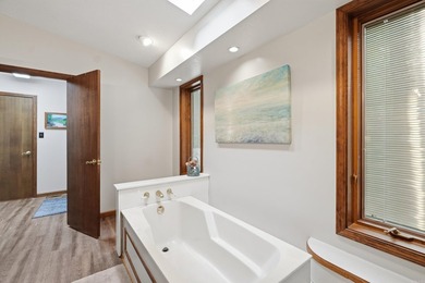 Wake up to breathtaking lake and mountain views with spectacular - photo 25