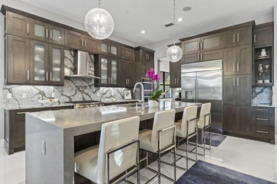 Stunning 4-bedroom, 5-bathroom lakefront estate home in - photo 5
