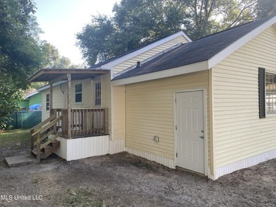 MOVE IN READY! NOT IN FLOOD ZONE! Great for first time home - photo 11