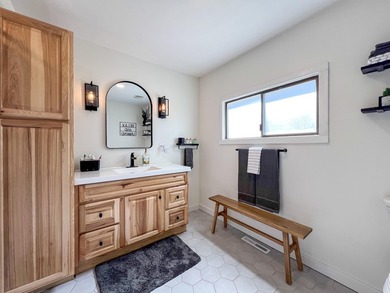 Remodeled home only 5 miles from Colville overlooking the south - photo 16