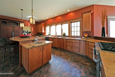The Definition of Ultimate Privacy! A masterpiece of a home - photo 18