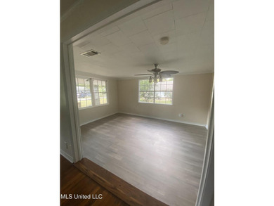 MOVE IN READY! NOT IN FLOOD ZONE! Great for first time home - photo 19