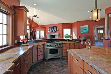 The Definition of Ultimate Privacy! A masterpiece of a home - photo 21