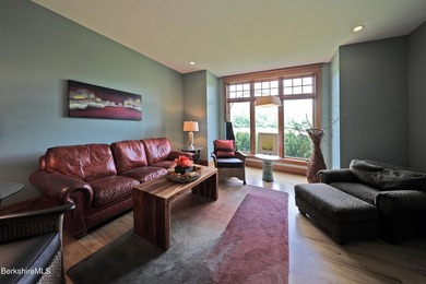 The Definition of Ultimate Privacy! A masterpiece of a home - photo 31