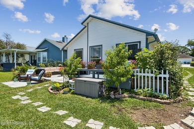 Beautiful one-story lakefront home offering breathtaking - photo 42