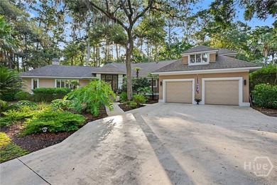Exceptional privacy and an unbeatable location in Oakridge at - photo 2