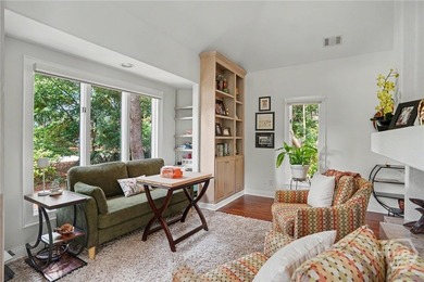 Exceptional privacy and an unbeatable location in Oakridge at - photo 10