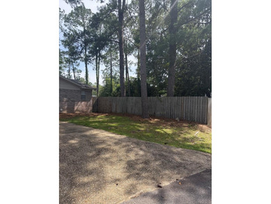 Nice brick home on corner lot with 3 nice size bedrooms, 2 baths - photo 25