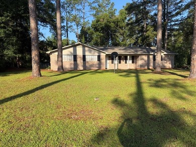 Nice brick home on corner lot with 3 nice size bedrooms, 2 baths - photo 27