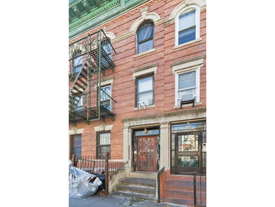 Discover the perfect blend of convenience 6-family house in - photo 1