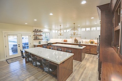 The pinnacle of craftsmanship, this custom palatial rambler - photo 18