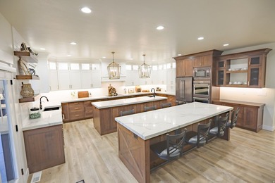 The pinnacle of craftsmanship, this custom palatial rambler - photo 19