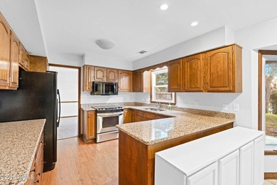 A perfect blend of waterfront serenity and everyday comfort - photo 20