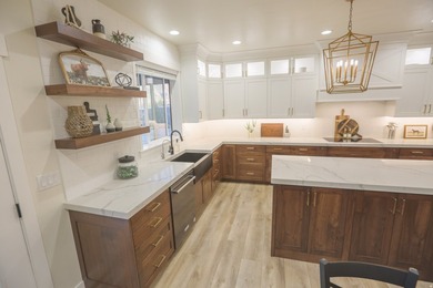 The pinnacle of craftsmanship, this custom palatial rambler - photo 22