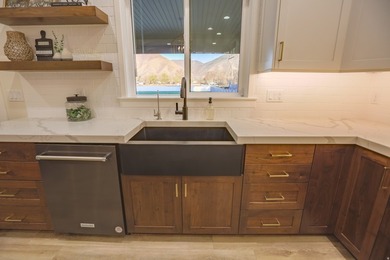 The pinnacle of craftsmanship, this custom palatial rambler - photo 23