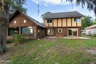 A perfect blend of waterfront serenity and everyday comfort - photo 25