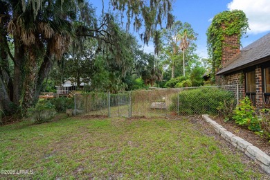 A perfect blend of waterfront serenity and everyday comfort - photo 26