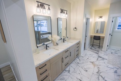 The pinnacle of craftsmanship, this custom palatial rambler - photo 36