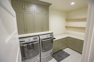 The pinnacle of craftsmanship, this custom palatial rambler - photo 47