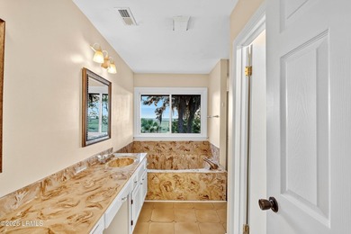 A perfect blend of waterfront serenity and everyday comfort - photo 48