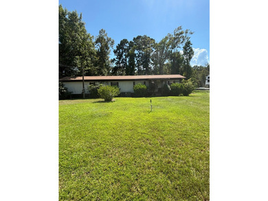 Toledo Bend Lake Getaway! This 3 bedroom, 2 bath home in - photo 2