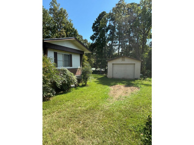 Toledo Bend Lake Getaway! This 3 bedroom, 2 bath home in - photo 3