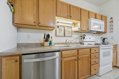 Affordable, modern condo with a bright south-facing exposure - photo 4