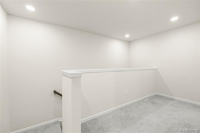 READY FOR IMMEDIATE OCCUPANCY, NORTH FACING, WELL MAINTAINED - photo 13