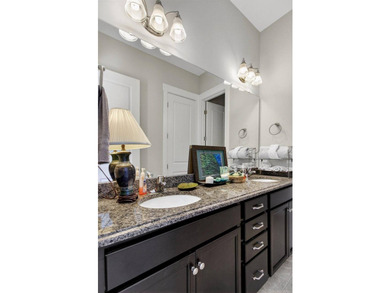 Welcome to this beautifully maintained 4 bedroom, 3.5 bath home - photo 15