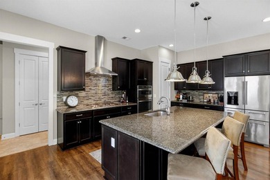 Welcome to this beautifully maintained 4 bedroom, 3.5 bath home - photo 21